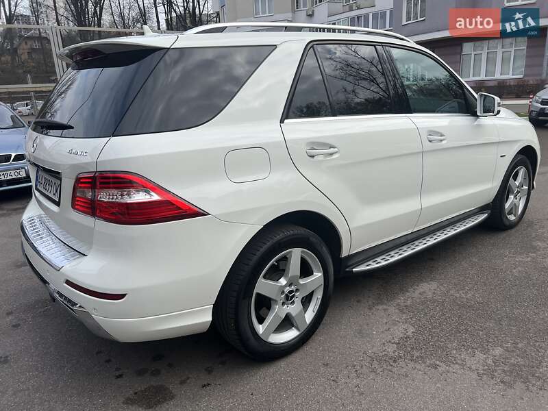 Внедорожник / Кроссовер Mercedes-Benz M-Class 2012 в Киеве