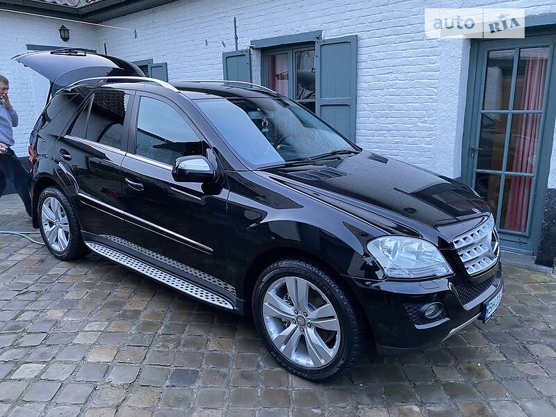 Внедорожник / Кроссовер Mercedes-Benz M-Class 2010 в 
