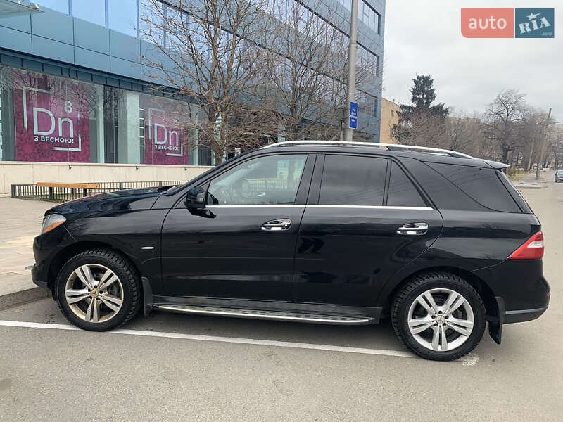 Внедорожник / Кроссовер Mercedes-Benz M-Class 2012 в Киеве
