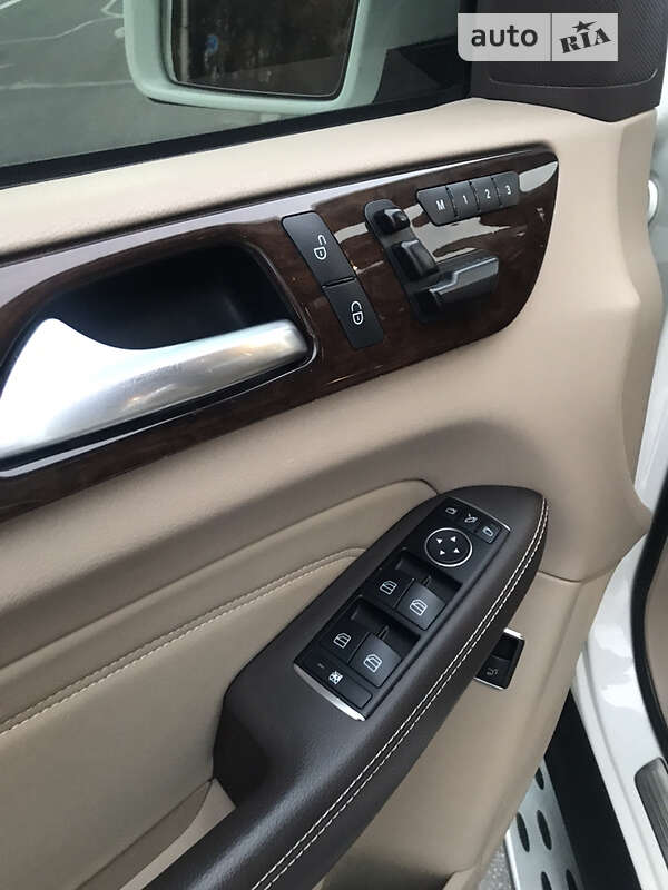 Внедорожник / Кроссовер Mercedes-Benz M-Class 2012 в Киеве