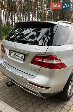 Внедорожник / Кроссовер Mercedes-Benz M-Class 2011 в 
