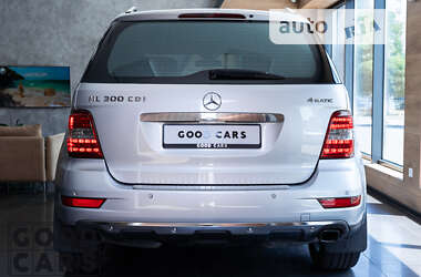 Позашляховик / Кросовер Mercedes-Benz M-Class 2011 в 