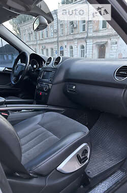 Внедорожник / Кроссовер Mercedes-Benz M-Class 2005 в 