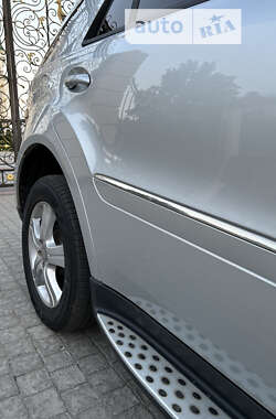 Внедорожник / Кроссовер Mercedes-Benz M-Class 2005 в 