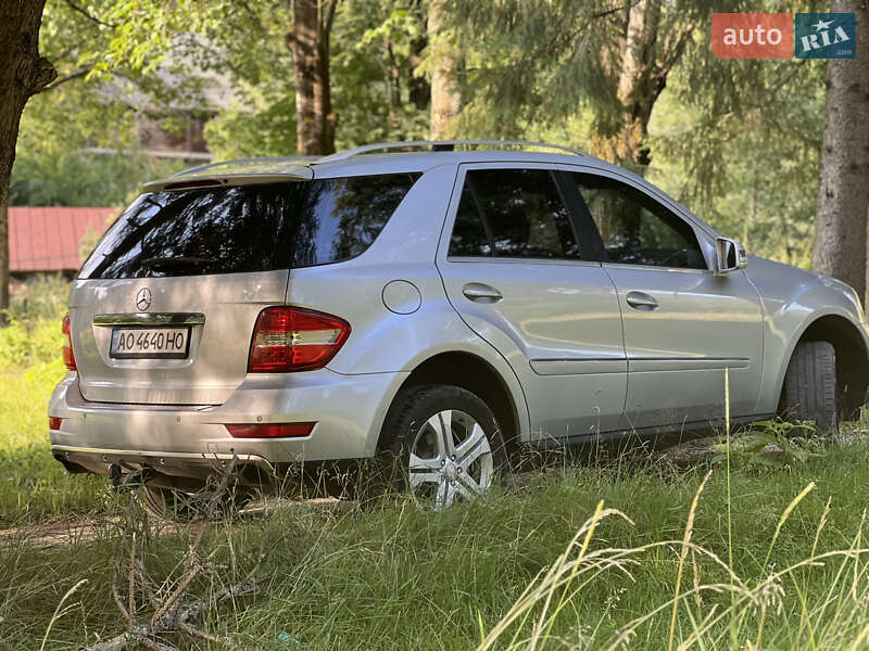 Внедорожник / Кроссовер Mercedes-Benz M-Class 2010 в Межгорье