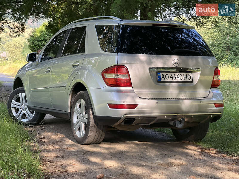 Внедорожник / Кроссовер Mercedes-Benz M-Class 2010 в Межгорье