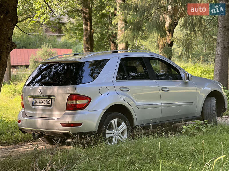 Внедорожник / Кроссовер Mercedes-Benz M-Class 2010 в Межгорье