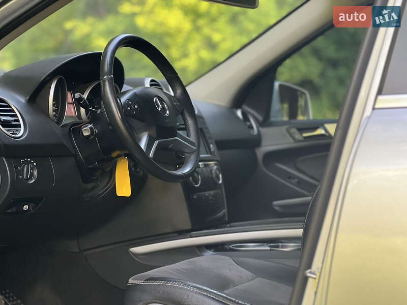 Внедорожник / Кроссовер Mercedes-Benz M-Class 2010 в Межгорье
