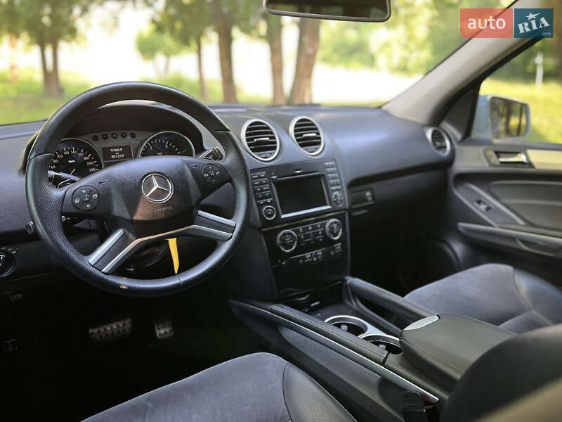Внедорожник / Кроссовер Mercedes-Benz M-Class 2010 в Межгорье