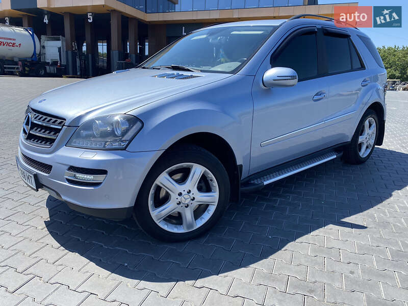 Внедорожник / Кроссовер Mercedes-Benz M-Class 2006 в 