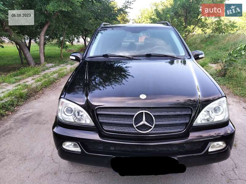Mercedes-Benz M-Class 2004