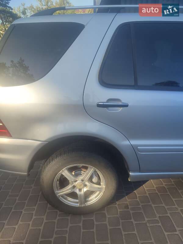 Позашляховик / Кросовер Mercedes-Benz M-Class 2004 в Броварах