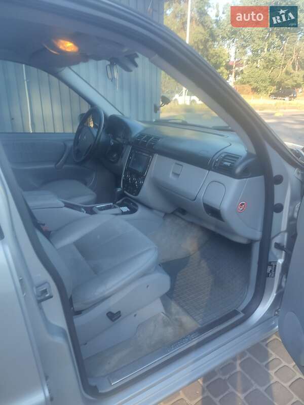 Позашляховик / Кросовер Mercedes-Benz M-Class 2004 в Броварах