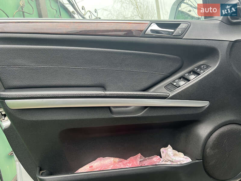 Внедорожник / Кроссовер Mercedes-Benz M-Class 2009 в Долинской