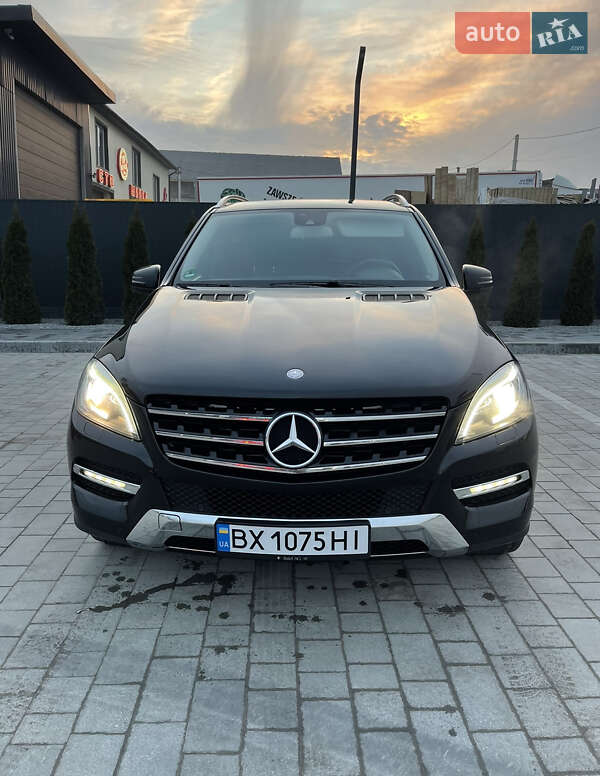 Позашляховик / Кросовер Mercedes-Benz M-Class 2014 в 
