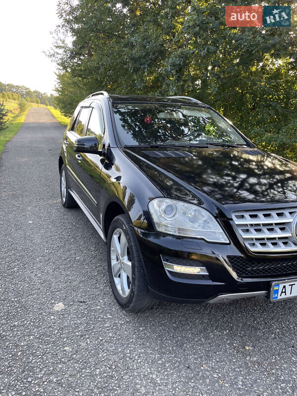 Позашляховик / Кросовер Mercedes-Benz M-Class 2010 в Болехові