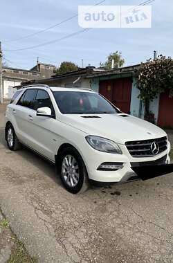 Внедорожник / Кроссовер Mercedes-Benz M-Class 2012 в Черновцах