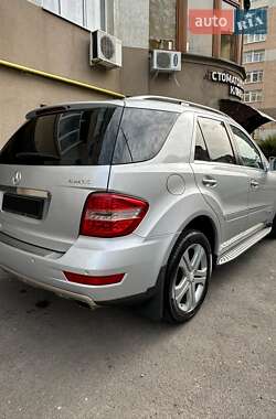 Внедорожник / Кроссовер Mercedes-Benz M-Class 2011 в 