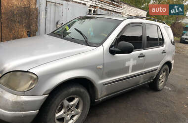Внедорожник / Кроссовер Mercedes-Benz M-Class 1999 в 