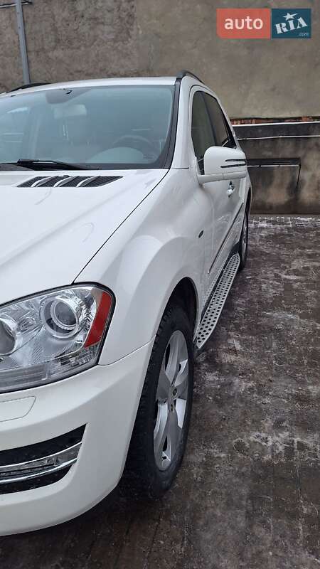 Внедорожник / Кроссовер Mercedes-Benz M-Class 2010 в Черновцах