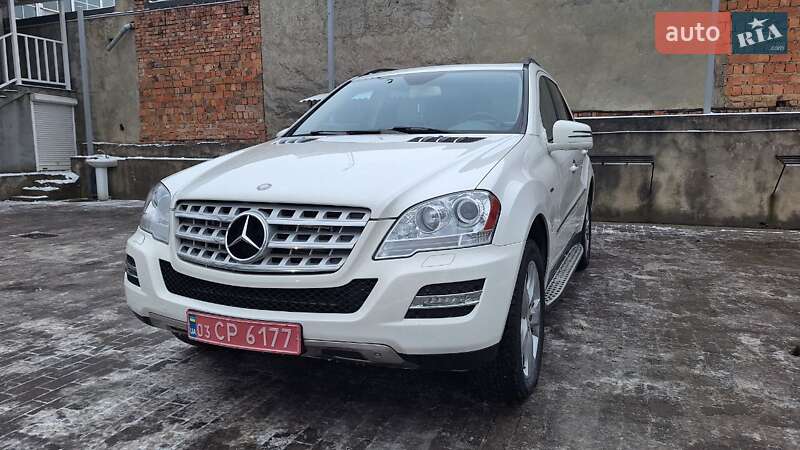 Внедорожник / Кроссовер Mercedes-Benz M-Class 2010 в Черновцах