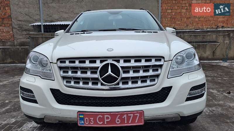 Внедорожник / Кроссовер Mercedes-Benz M-Class 2010 в Черновцах