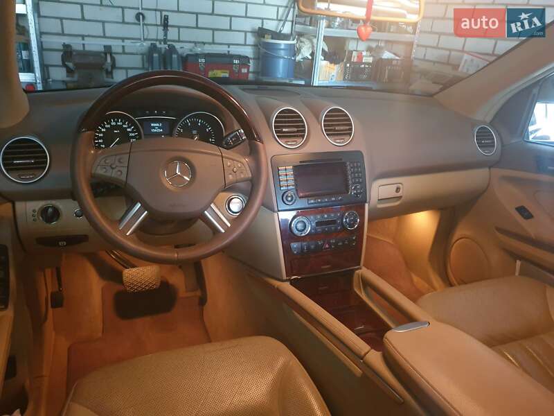 Внедорожник / Кроссовер Mercedes-Benz M-Class 2006 в Володарке