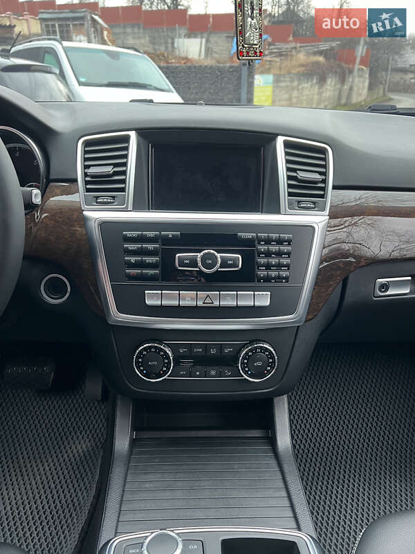 Внедорожник / Кроссовер Mercedes-Benz M-Class 2011 в Кицмани