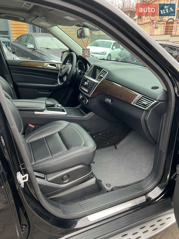 Внедорожник / Кроссовер Mercedes-Benz M-Class 2011 в Кицмани