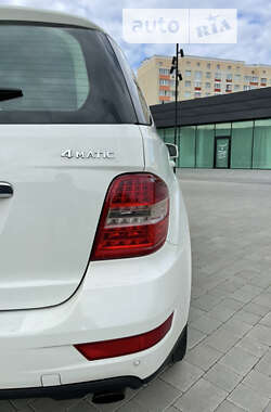 Внедорожник / Кроссовер Mercedes-Benz M-Class 2011 в Киеве