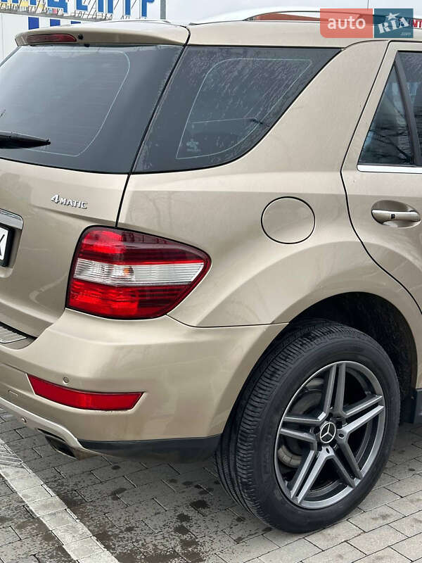 Позашляховик / Кросовер Mercedes-Benz M-Class 2009 в Одесі