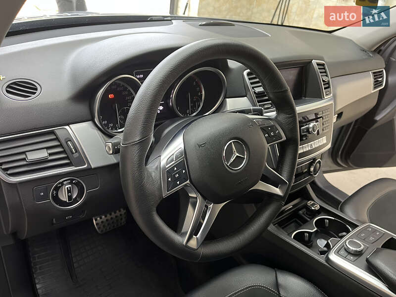 Внедорожник / Кроссовер Mercedes-Benz M-Class 2012 в Иршаве