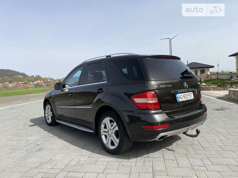 Внедорожник / Кроссовер Mercedes-Benz M-Class 2009 в Виноградове