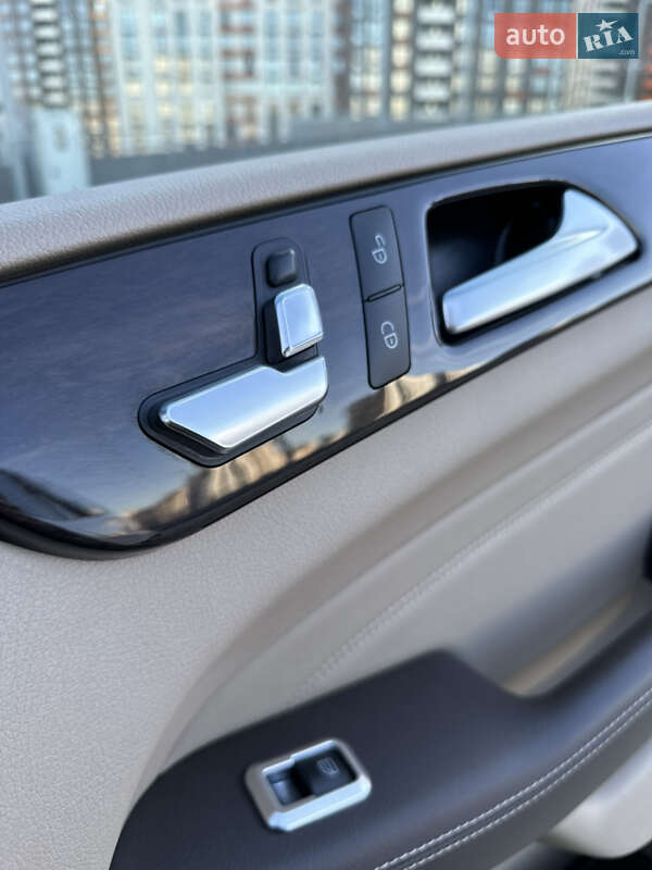 Позашляховик / Кросовер Mercedes-Benz M-Class 2014 в Києві