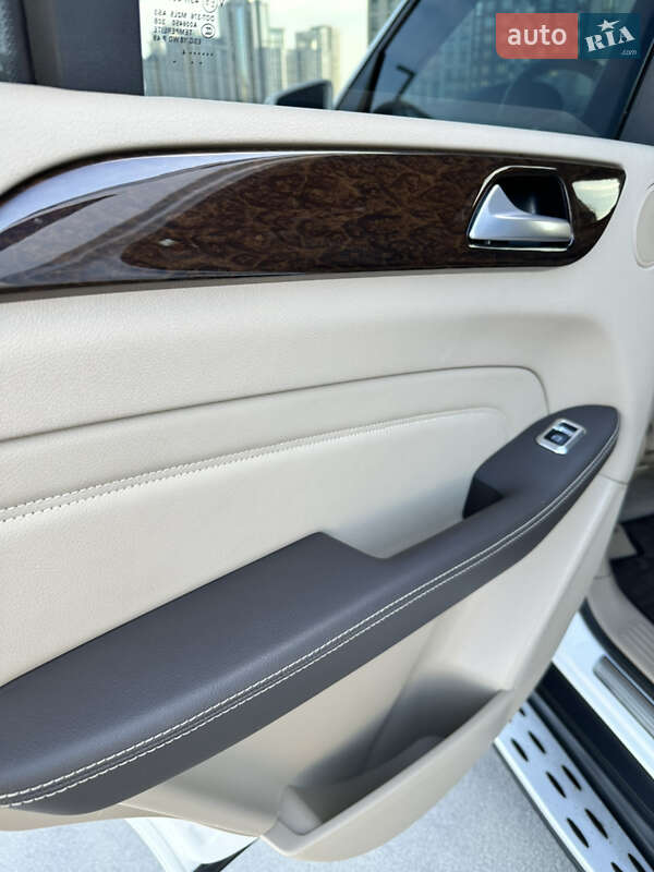 Позашляховик / Кросовер Mercedes-Benz M-Class 2014 в Києві