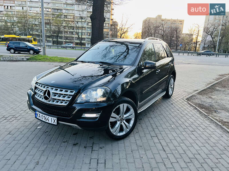 Внедорожник / Кроссовер Mercedes-Benz M-Class 2010 в Киеве