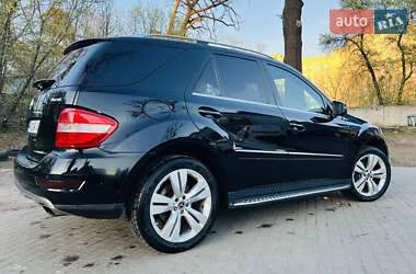 Внедорожник / Кроссовер Mercedes-Benz M-Class 2010 в 
