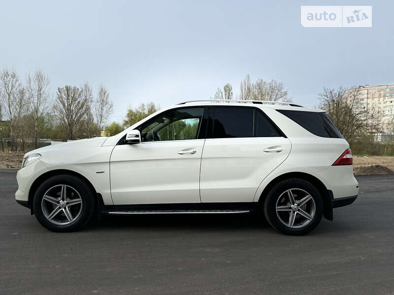 Внедорожник / Кроссовер Mercedes-Benz M-Class 2012 в Киеве