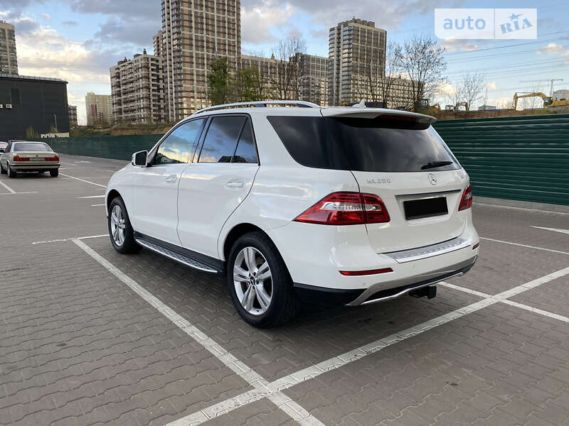 Внедорожник / Кроссовер Mercedes-Benz M-Class 2015 в Киеве
