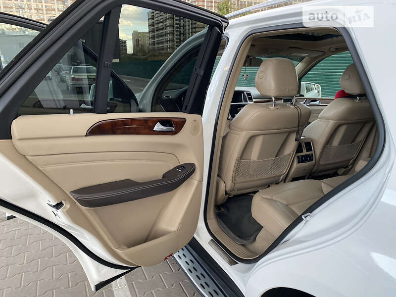 Внедорожник / Кроссовер Mercedes-Benz M-Class 2015 в Киеве