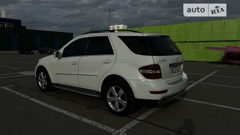 Внедорожник / Кроссовер Mercedes-Benz M-Class 2010 в Киеве