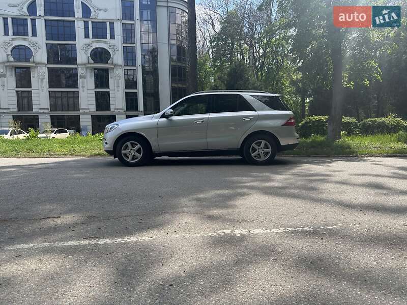 Внедорожник / Кроссовер Mercedes-Benz M-Class 2013 в Черновцах