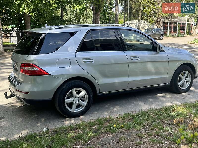 Внедорожник / Кроссовер Mercedes-Benz M-Class 2013 в Черновцах