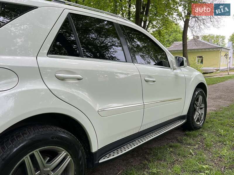 Внедорожник / Кроссовер Mercedes-Benz M-Class 2011 в Кременце