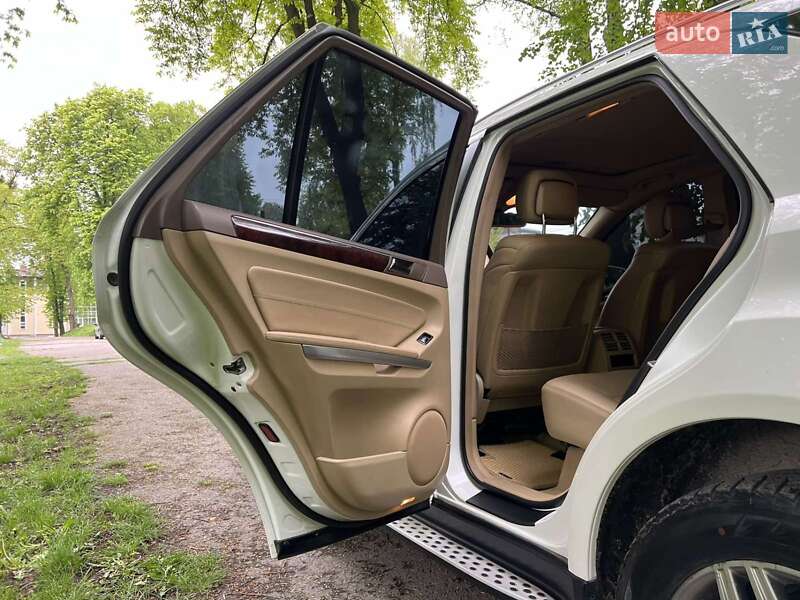 Внедорожник / Кроссовер Mercedes-Benz M-Class 2011 в Кременце