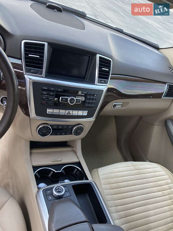 Внедорожник / Кроссовер Mercedes-Benz M-Class 2011 в Киеве