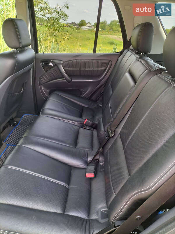 Внедорожник / Кроссовер Mercedes-Benz M-Class 2003 в Вараше