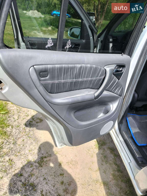 Внедорожник / Кроссовер Mercedes-Benz M-Class 2003 в Вараше