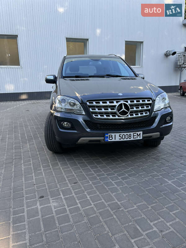 Внедорожник / Кроссовер Mercedes-Benz M-Class 2010 в Полтаве