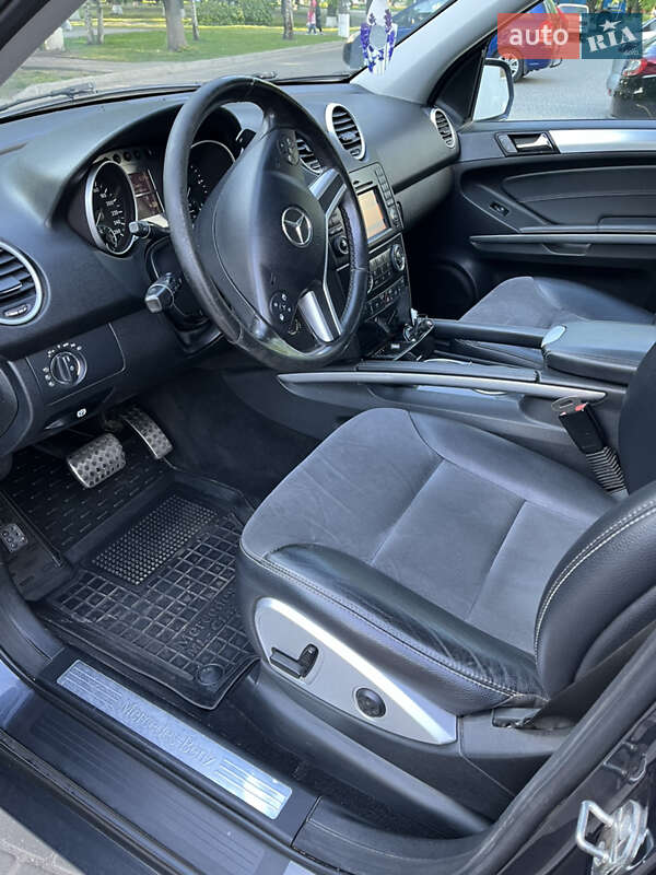 Внедорожник / Кроссовер Mercedes-Benz M-Class 2010 в Полтаве